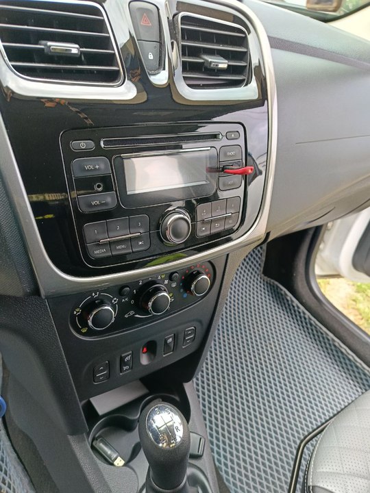 Renault Logan II, 2016 год, 920 000 рублей, 4 фотография