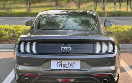 Ford Mustang VI рестайлинг, 2021 год, 2 800 000 рублей, 6 фотография