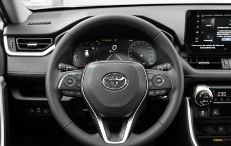 Toyota RAV4, 2024 год, 4 650 000 рублей, 14 фотография