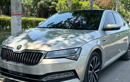 Skoda Superb III рестайлинг, 2021 год, 2 000 000 рублей, 1 фотография
