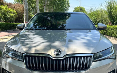 Skoda Superb III рестайлинг, 2021 год, 2 000 000 рублей, 2 фотография