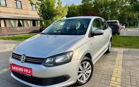 Volkswagen Polo VI (EU Market), 2011 год, 750 000 рублей, 2 фотография