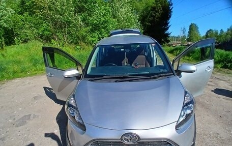 Toyota Sienta II, 2017 год, 1 380 000 рублей, 8 фотография