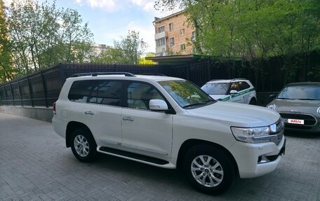Toyota Land Cruiser 200, 2017 год, 5 000 000 рублей, 2 фотография