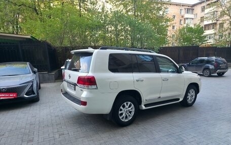 Toyota Land Cruiser 200, 2017 год, 5 000 000 рублей, 3 фотография