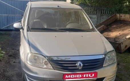 Renault Logan I, 2013 год, 300 000 рублей, 2 фотография