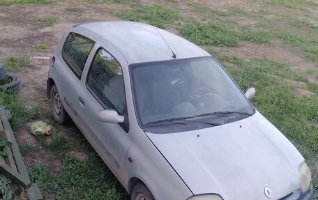 Renault Clio III, 2001 год, 180 000 рублей, 2 фотография