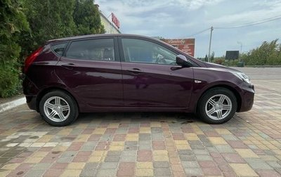 Hyundai Solaris II рестайлинг, 2012 год, 800 000 рублей, 1 фотография