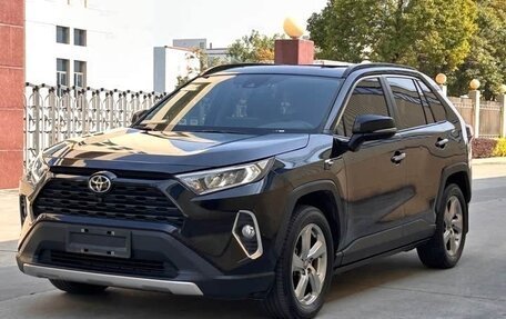 Toyota RAV4, 2021 год, 2 500 000 рублей, 1 фотография