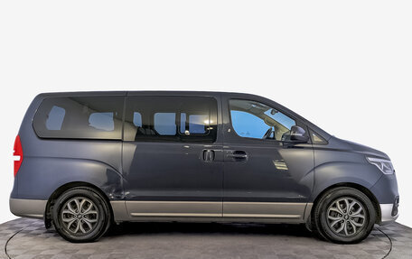 Hyundai H-1 II рестайлинг, 2018 год, 2 750 000 рублей, 4 фотография