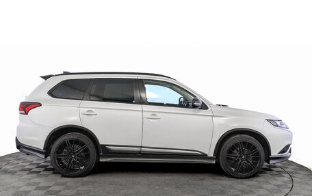 Mitsubishi Outlander III рестайлинг 3, 2019 год, 1 950 000 рублей, 4 фотография