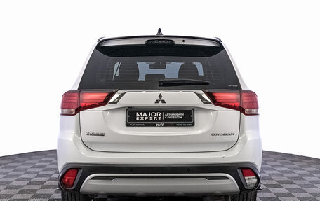 Mitsubishi Outlander III рестайлинг 3, 2019 год, 1 950 000 рублей, 6 фотография