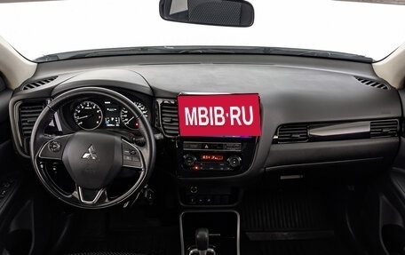 Mitsubishi Outlander III рестайлинг 3, 2019 год, 1 950 000 рублей, 14 фотография