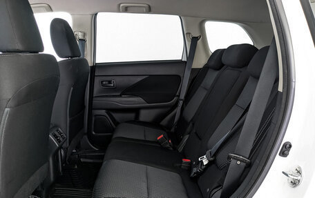 Mitsubishi Outlander III рестайлинг 3, 2019 год, 1 950 000 рублей, 18 фотография