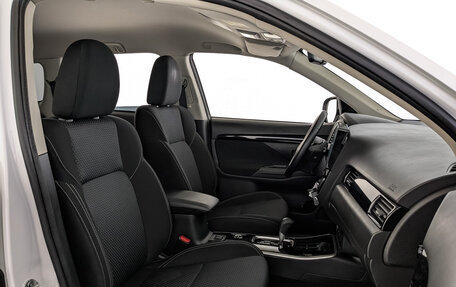 Mitsubishi Outlander III рестайлинг 3, 2019 год, 1 950 000 рублей, 24 фотография