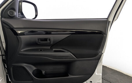 Mitsubishi Outlander III рестайлинг 3, 2019 год, 1 950 000 рублей, 25 фотография