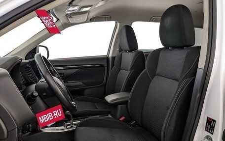 Mitsubishi Outlander III рестайлинг 3, 2019 год, 1 950 000 рублей, 20 фотография