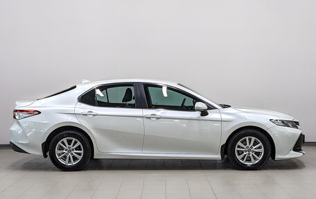 Toyota Camry, 2018 год, 2 390 000 рублей, 4 фотография