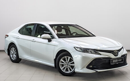 Toyota Camry, 2018 год, 2 390 000 рублей, 3 фотография