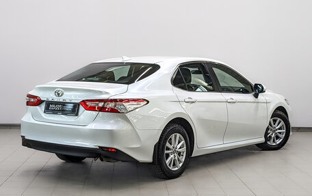 Toyota Camry, 2018 год, 2 390 000 рублей, 5 фотография