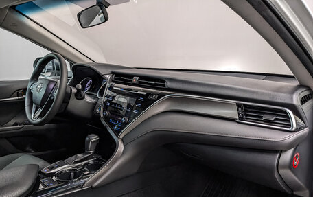 Toyota Camry, 2018 год, 2 390 000 рублей, 13 фотография