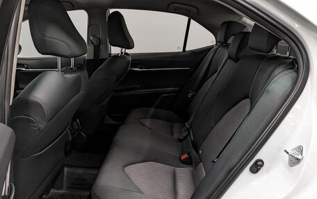 Toyota Camry, 2018 год, 2 390 000 рублей, 17 фотография