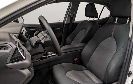 Toyota Camry, 2018 год, 2 390 000 рублей, 19 фотография