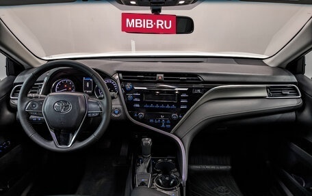 Toyota Camry, 2018 год, 2 390 000 рублей, 14 фотография