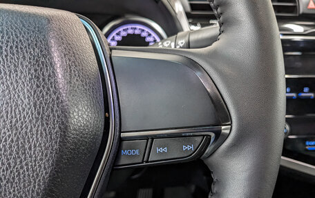 Toyota Camry, 2018 год, 2 390 000 рублей, 23 фотография