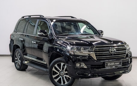 Toyota Land Cruiser 200, 2018 год, 6 900 000 рублей, 3 фотография