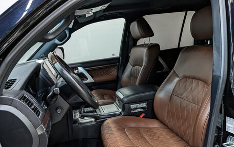 Toyota Land Cruiser 200, 2018 год, 6 900 000 рублей, 20 фотография