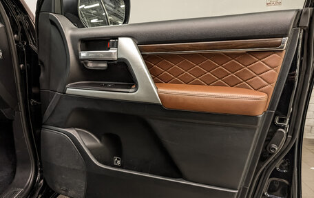 Toyota Land Cruiser 200, 2018 год, 6 900 000 рублей, 23 фотография