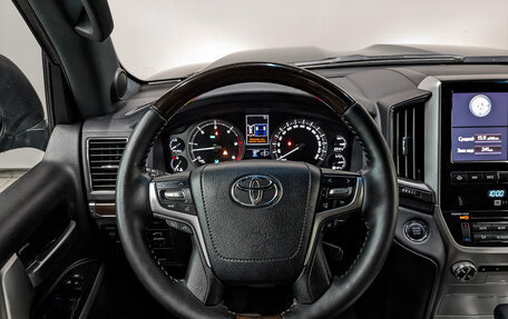 Toyota Land Cruiser 200, 2018 год, 6 900 000 рублей, 21 фотография