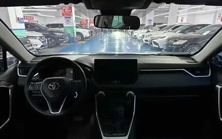 Toyota RAV4, 2022 год, 2 350 000 рублей, 2 фотография