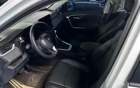 Toyota RAV4, 2022 год, 2 350 000 рублей, 3 фотография