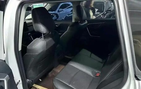 Toyota RAV4, 2022 год, 2 350 000 рублей, 5 фотография
