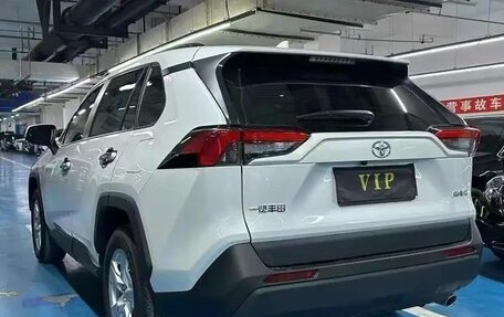Toyota RAV4, 2022 год, 2 350 000 рублей, 6 фотография