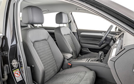 Volkswagen Passat B8 рестайлинг, 2021 год, 3 150 000 рублей, 24 фотография