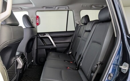 Toyota Land Cruiser Prado 150 рестайлинг 2, 2021 год, 6 731 000 рублей, 10 фотография