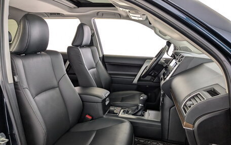 Toyota Land Cruiser Prado 150 рестайлинг 2, 2021 год, 6 731 000 рублей, 28 фотография
