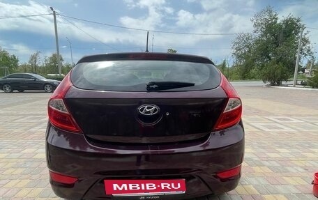Hyundai Solaris II рестайлинг, 2012 год, 800 000 рублей, 3 фотография