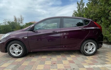 Hyundai Solaris II рестайлинг, 2012 год, 800 000 рублей, 5 фотография