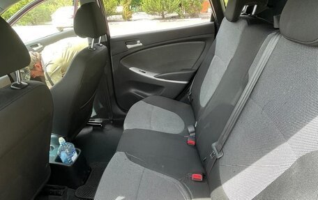 Hyundai Solaris II рестайлинг, 2012 год, 800 000 рублей, 10 фотография