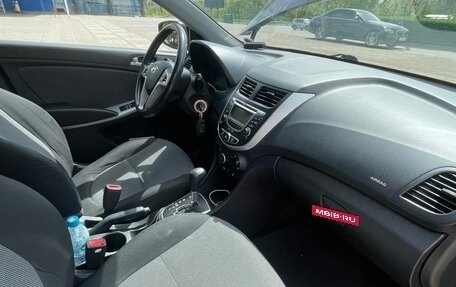 Hyundai Solaris II рестайлинг, 2012 год, 800 000 рублей, 9 фотография
