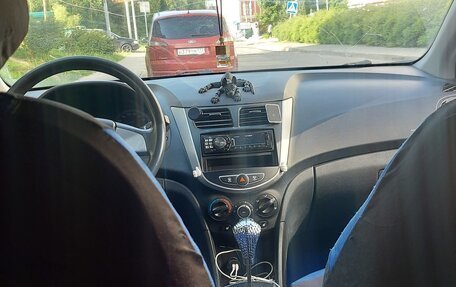 Hyundai Solaris II рестайлинг, 2011 год, 580 000 рублей, 8 фотография