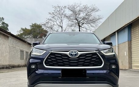 Toyota Highlander, 2022 год, 4 050 000 рублей, 2 фотография