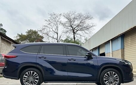 Toyota Highlander, 2022 год, 4 050 000 рублей, 3 фотография