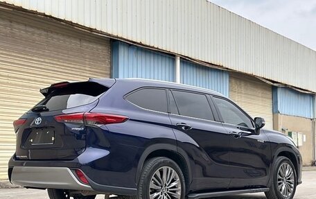 Toyota Highlander, 2022 год, 4 050 000 рублей, 5 фотография