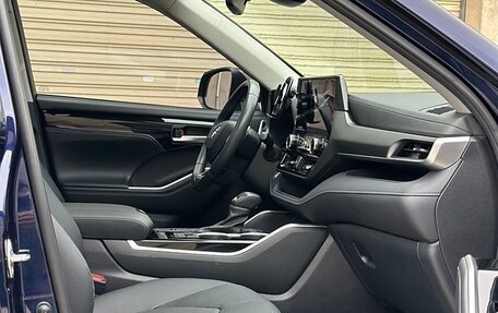Toyota Highlander, 2022 год, 4 050 000 рублей, 9 фотография