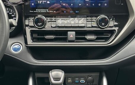 Toyota Highlander, 2022 год, 4 050 000 рублей, 17 фотография